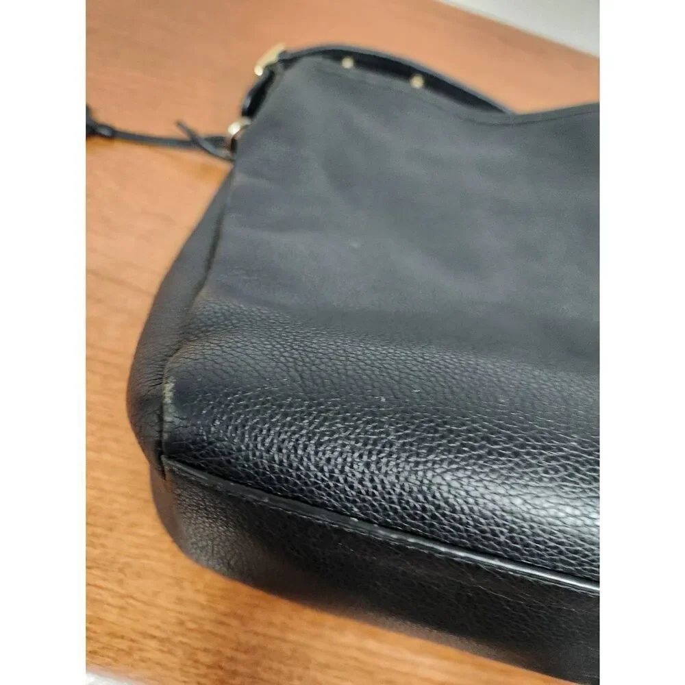 Coach Dufflette Pebble Leather Crossbody Bag Black 35775. See pictures for condi